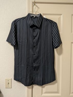 Hot Topic Men’s Short-Sleeve Button-Down Shirt - Black & Slate Grey Stripes Top